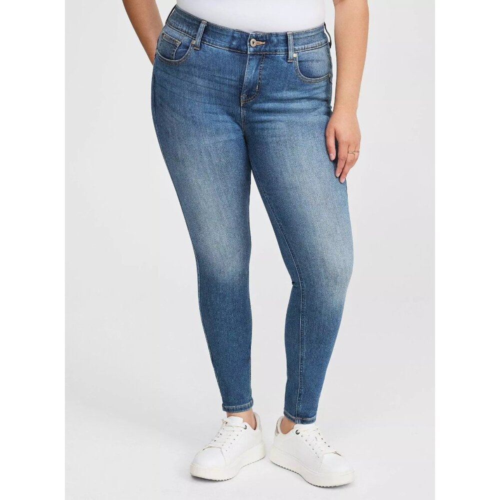 Torrid Bombshell Skinny Premium Stretch Jeans 26R Medium Wash 5-Pocket Style